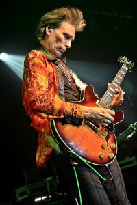 Music at the Met: Steve Vai shows off triple-deck guitar on tour